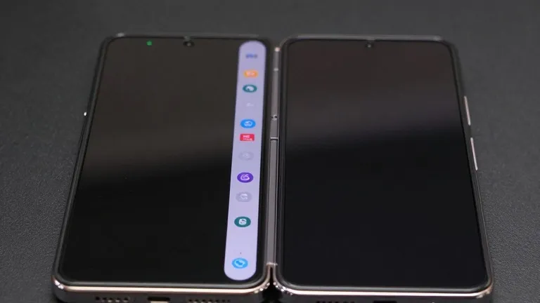 Illustration for: iPhone Duo Dock Leaves 15 Percent of Cover Screen Unused