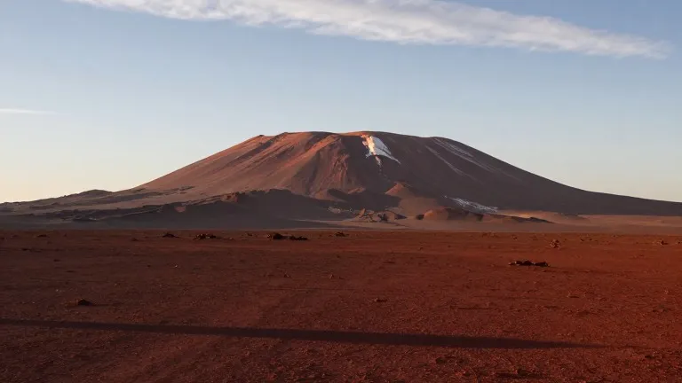 Illustration for: Sorbonne Model Forces 100,000x Humidity to Explain Mars Cloud